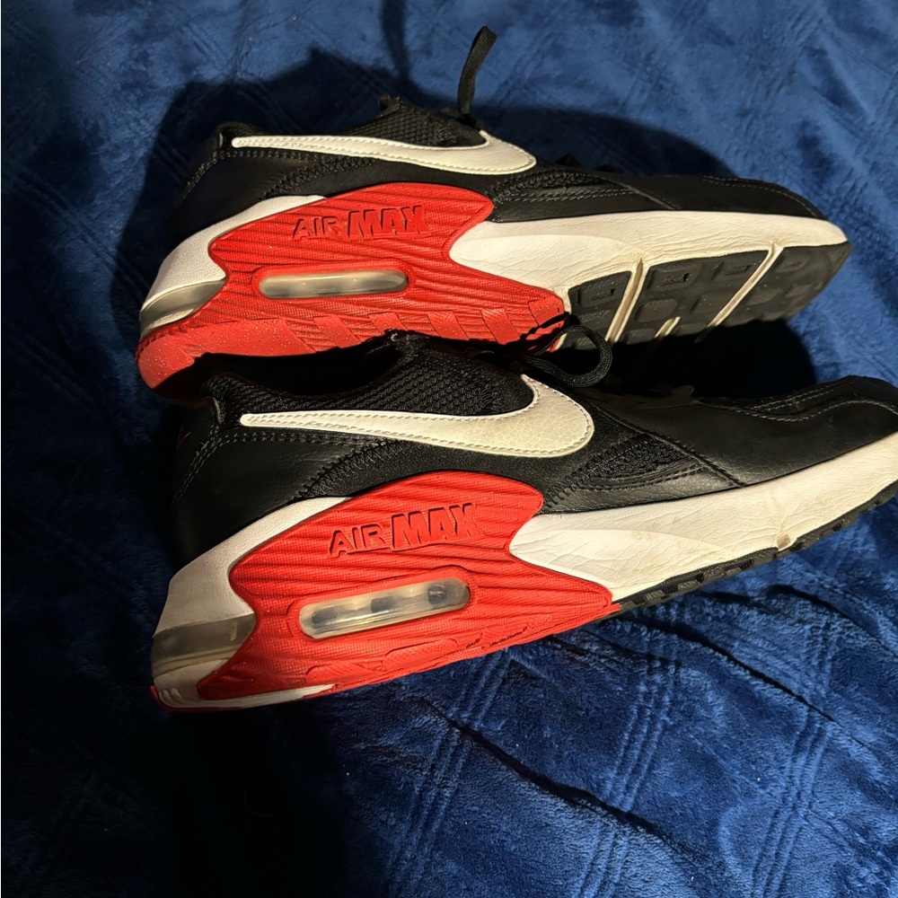 Men’s size 9.5 Nike black, white and red Nike Air Max sneakers